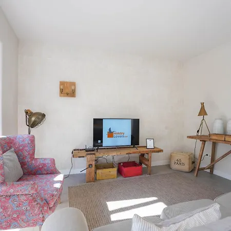 Daire Charming Design House In With Garden - 41 *