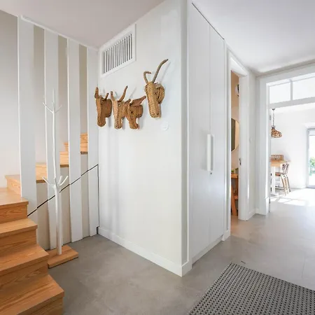 Daire Charming Design House In With Garden - 41