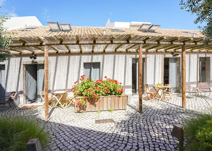 Charming Design House In With Garden - 41 Daire
